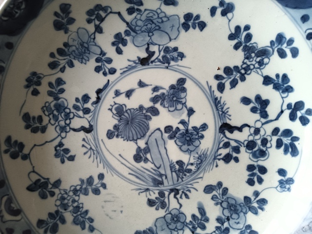 古玩陶瓷青花花卉紋盤真品鑒賞圖