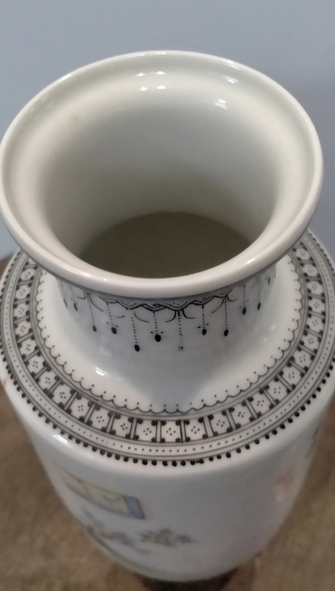 古玩陶瓷粉彩人物紋撇口瓶真品鑒賞圖
