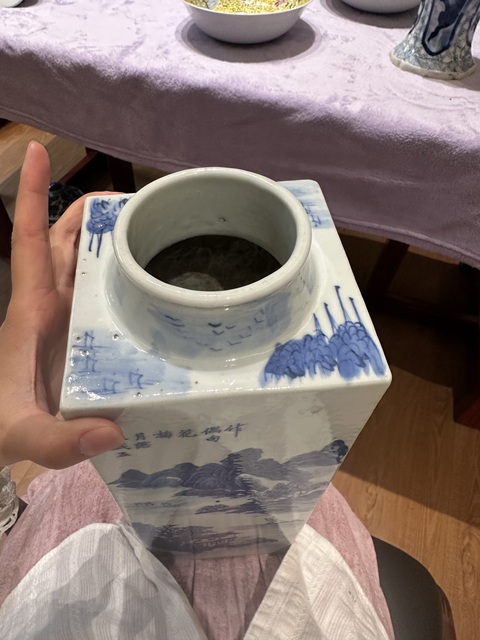 古玩陶瓷青花山水人物紋琮式瓶真品鑒賞圖