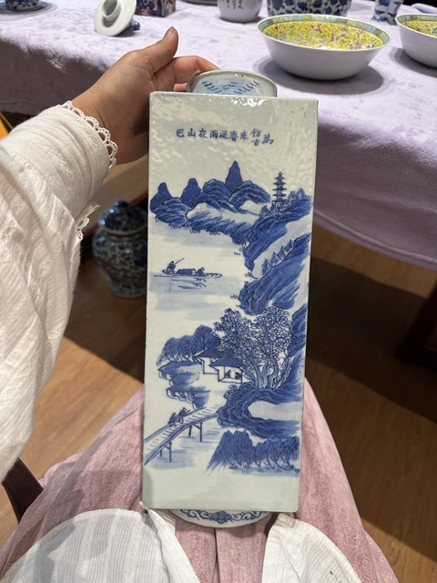 古玩陶瓷青花山水人物紋琮式瓶真品鑒賞圖
