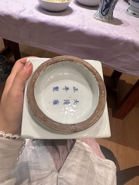 古玩陶瓷青花山水人物紋琮式瓶真品鑒賞圖