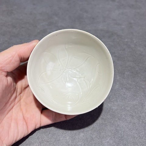 古玩陶瓷定窯刻劃花小碗真品鑒賞圖