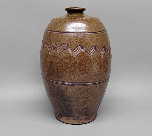 古玩陶瓷茶葉末釉刻水波紋梅瓶真品鑒賞圖