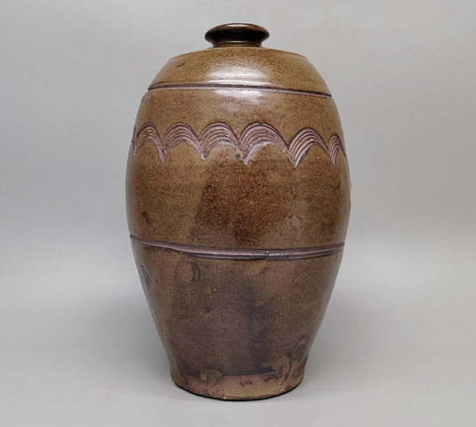 古玩陶瓷茶葉末釉刻水波紋梅瓶真品鑒賞圖