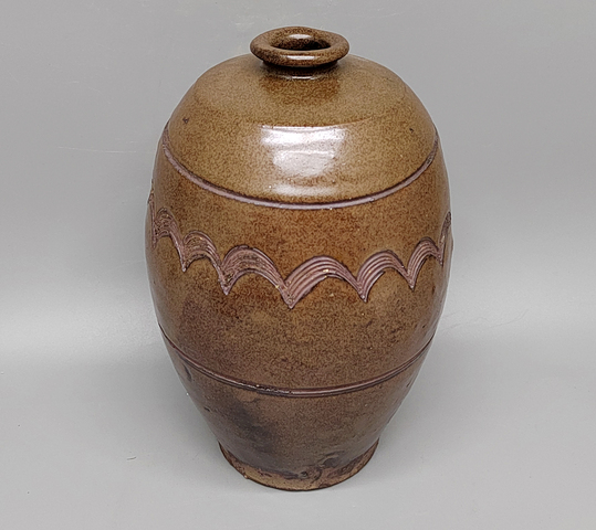 古玩陶瓷茶葉末釉刻水波紋梅瓶真品鑒賞圖