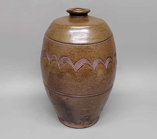 古玩陶瓷茶葉末釉刻水波紋梅瓶真品鑒賞圖