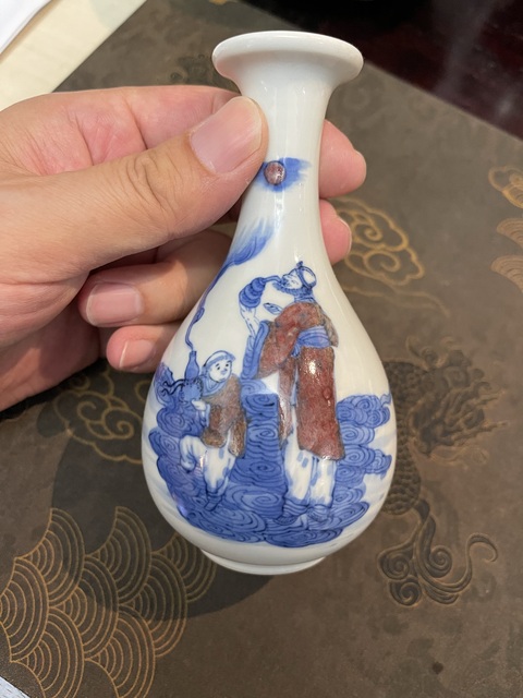 古玩陶瓷青花釉里紅盤(pán)口瓶真品鑒賞圖