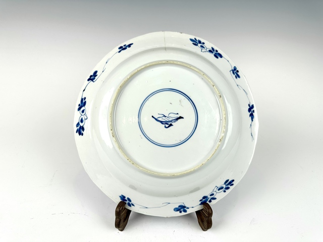 古玩陶瓷清康熙·青花開窗錦地花卉紋大盤真品鑒賞圖