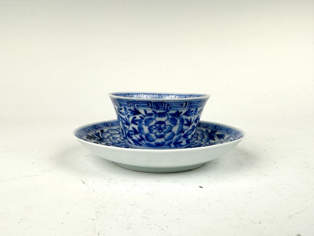 古玩陶瓷清康熙·青花淡描團花杯碟真品鑒賞圖
