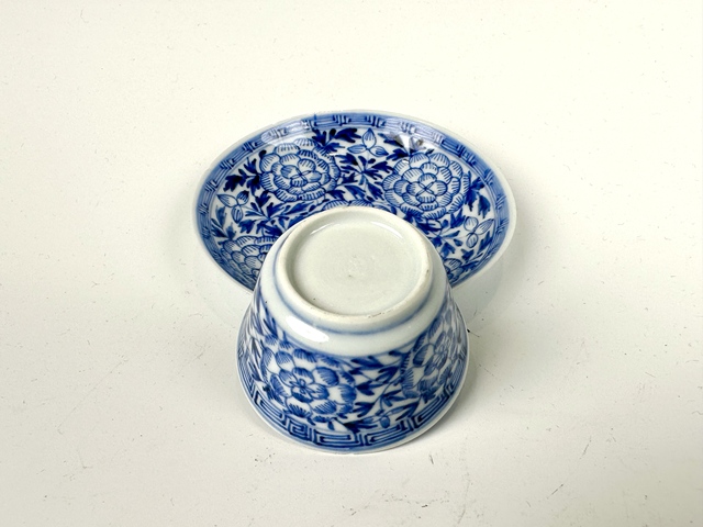 古玩陶瓷清康熙·青花淡描團花杯碟真品鑒賞圖