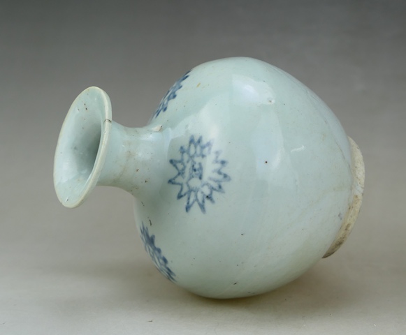 古玩陶瓷明末清初·青花花卉紋壺真品鑒賞圖
