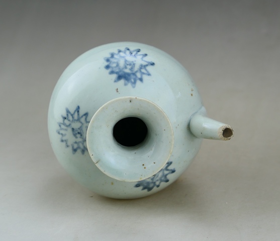 古玩陶瓷明末清初·青花花卉紋壺真品鑒賞圖