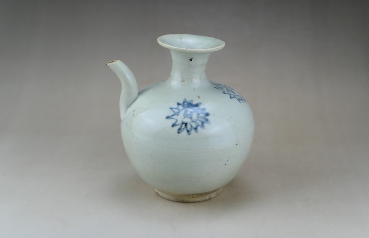 古玩陶瓷明末清初·青花花卉紋壺真品鑒賞圖