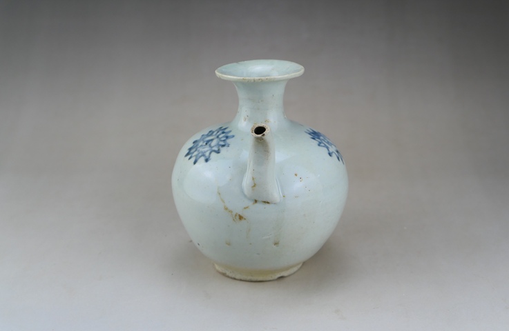 古玩陶瓷明末清初·青花花卉紋壺真品鑒賞圖