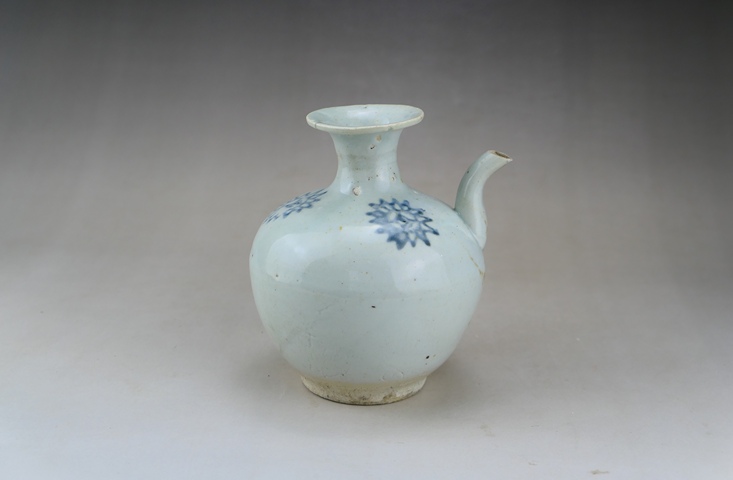 古玩陶瓷明末清初·青花花卉紋壺真品鑒賞圖