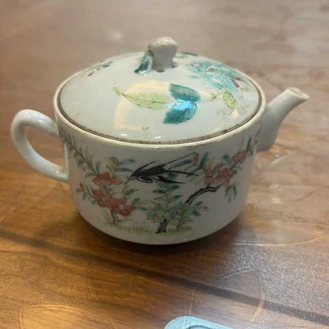 古玩陶瓷花鳥紋粉彩執(zhí)壺拍賣,當(dāng)前價格3800元