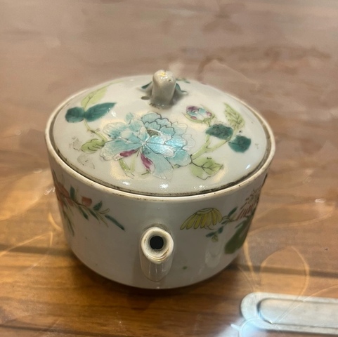 古玩陶瓷花鳥紋粉彩執(zhí)壺拍賣,當(dāng)前價格3800元