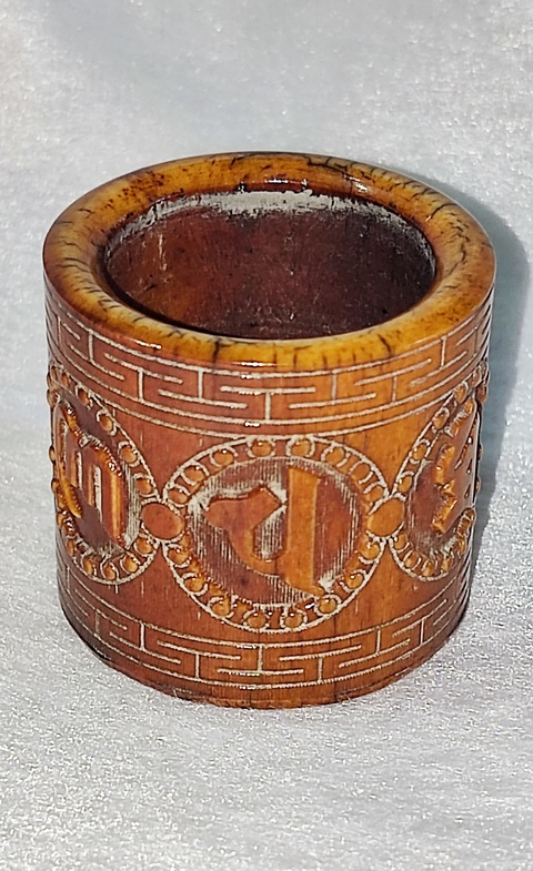 古玩字畫民國骨雕六字真言班指真品鑒賞圖