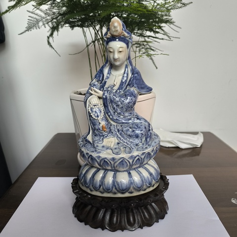古玩陶瓷青花花卉紋觀音瓷像（附有催凱老師的保真卡）拍賣，當前價格80000元