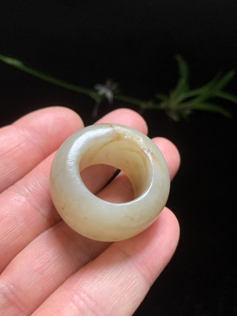 古玩玉器清代和田玉雕“素紋指環”拍賣，當前價格19000元