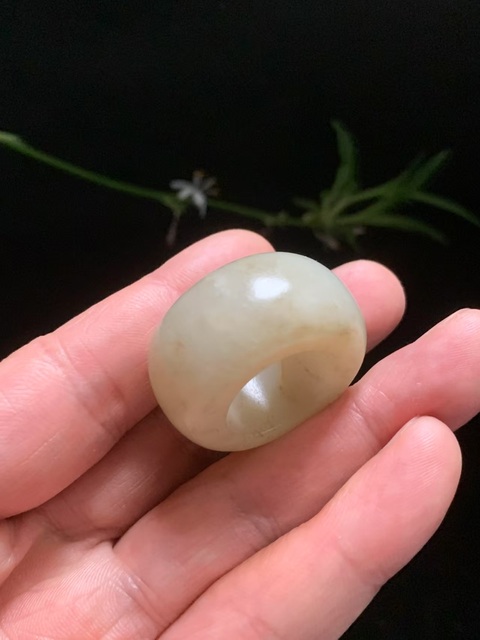 古玩玉器清代和田玉雕“素紋指環”拍賣，當前價格19000元