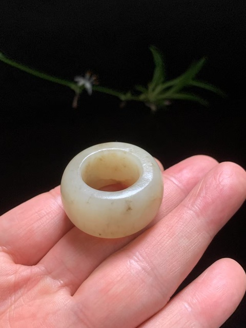 古玩玉器清代和田玉雕“素紋指環”拍賣，當前價格19000元