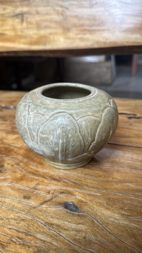 古玩陶瓷越窯刻花水盂真品鑒賞圖