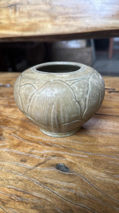 古玩陶瓷越窯刻花水盂真品鑒賞圖