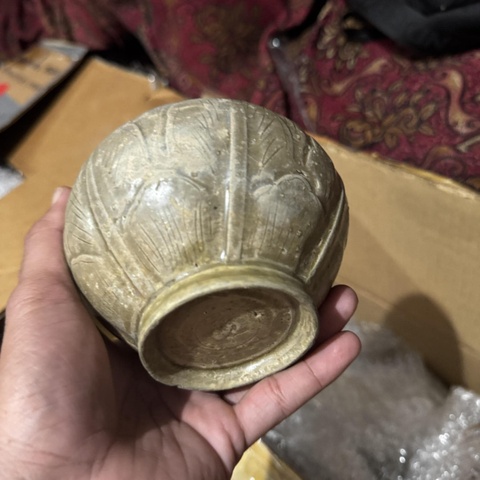 古玩陶瓷越窯刻花水盂真品鑒賞圖