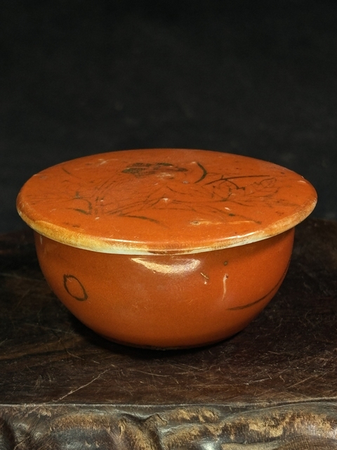 古玩陶瓷泛紅釉描金蓋盒拍賣，當前價格198元