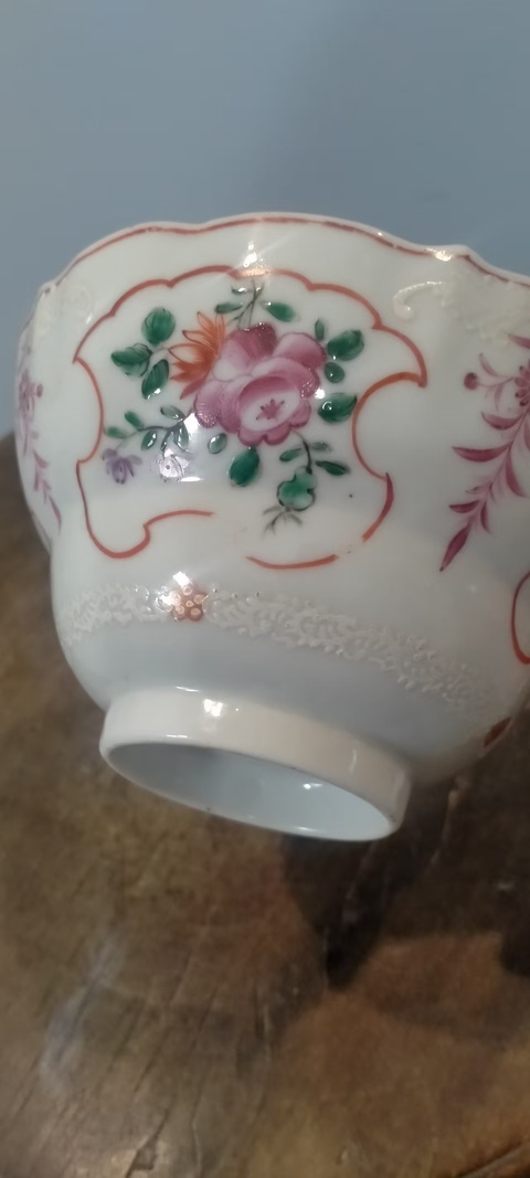 古玩陶瓷清中期廣彩花卉花口杯真品鑒賞圖