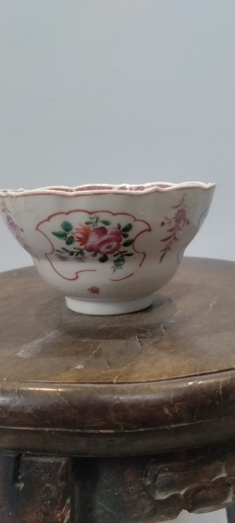 清中期廣彩花卉花口杯拍賣，當前價格1180元
