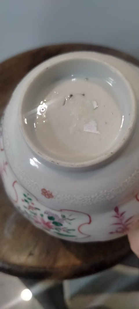 古玩陶瓷清中期廣彩花卉花口杯真品鑒賞圖