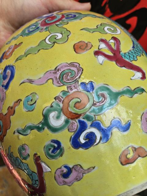 古玩陶瓷黃地粉彩龍紋罐真品鑒賞圖