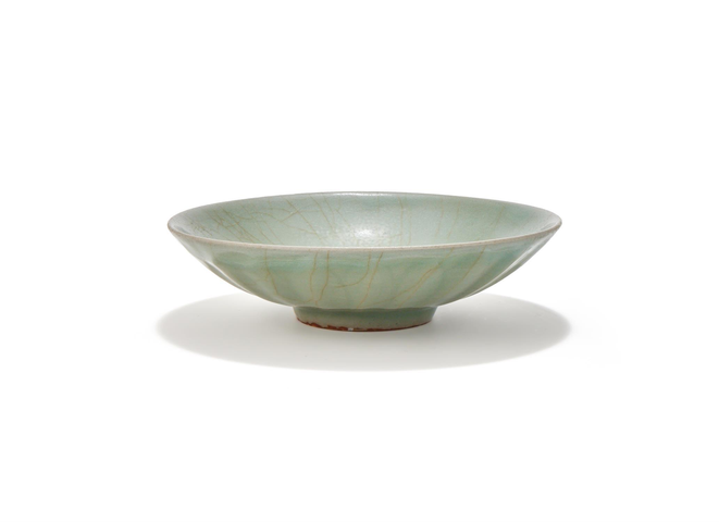 古玩陶瓷龍泉青瓷刻仰蓮紋盤真品鑒賞圖