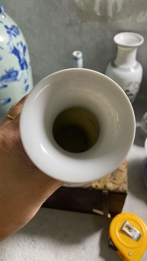 古玩陶瓷粉彩仕女人物撇口瓶真品鑒賞圖