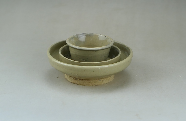 古玩陶瓷精品:明代龍泉窯青瓷杯和明代龍泉窯青瓷杯托(一套拍賣)拍賣,當(dāng)前價格1300元