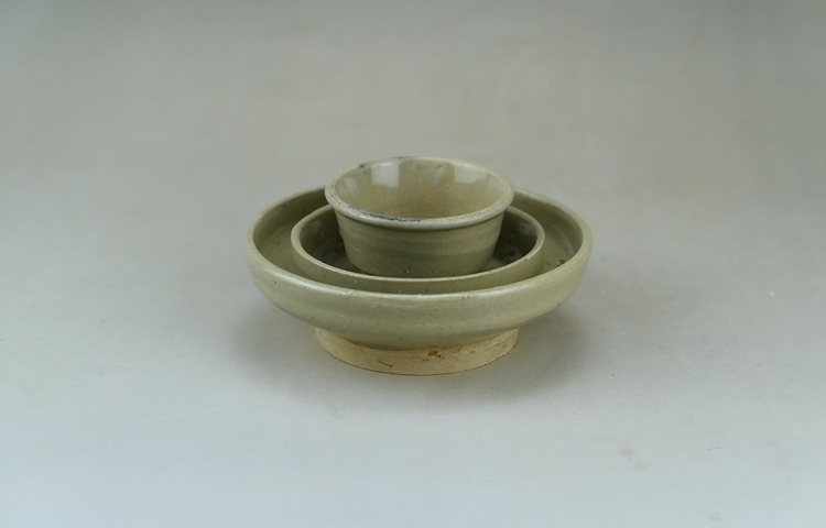 古玩陶瓷精品:明代龍泉窯青瓷杯和明代龍泉窯青瓷杯托(一套拍賣)拍賣,當(dāng)前價格1300元