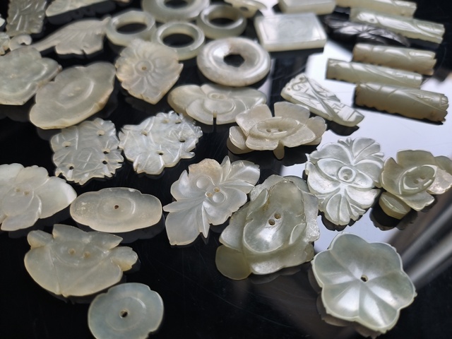 古玩玉器和田玉雕“花片”真品鑒賞圖