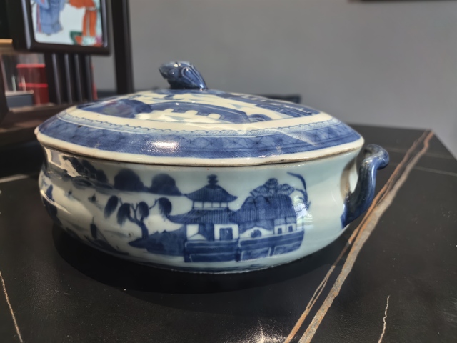 古玩陶瓷青花山水人物紋蓋鍋真品鑒賞圖