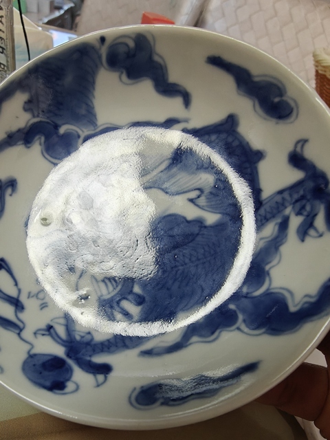 古玩陶瓷青花過墻龍紋臥盤真品鑒賞圖