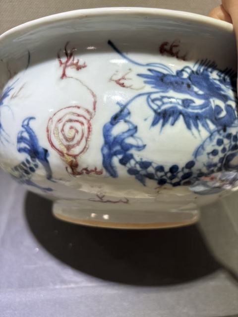 古玩陶瓷青花釉里紅趕珠龍紋香爐真品鑒賞圖