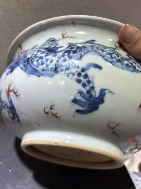 古玩陶瓷青花釉里紅趕珠龍紋香爐真品鑒賞圖