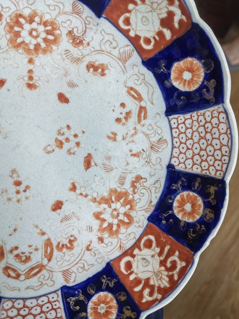 古玩陶瓷日本明治青花礬紅花卉紋盤真品鑒賞圖