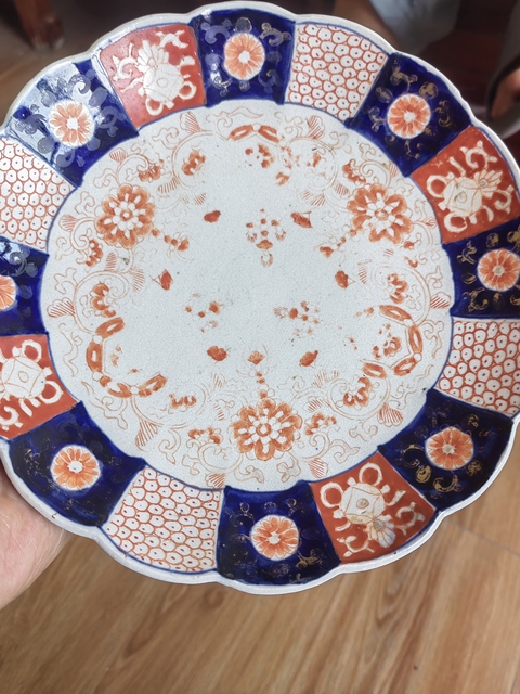 古玩陶瓷日本明治青花礬紅花卉紋盤真品鑒賞圖