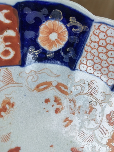 古玩陶瓷日本明治青花礬紅花卉紋盤真品鑒賞圖
