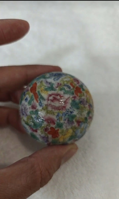古玩陶瓷粉彩百花不落地紋印盒真品鑒賞圖