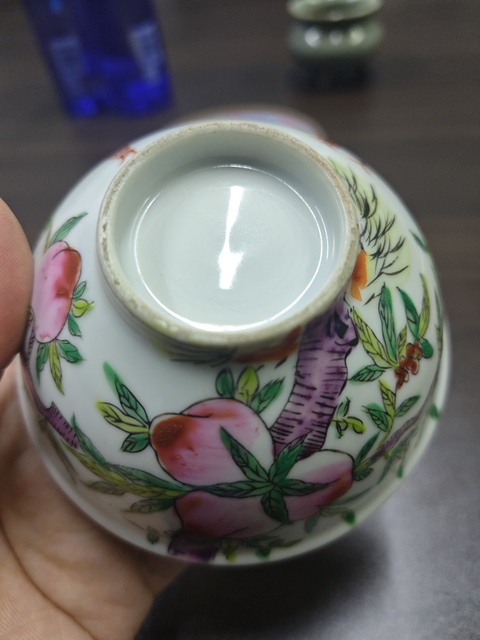 古玩陶瓷桃紋粉彩小碗真品鑒賞圖