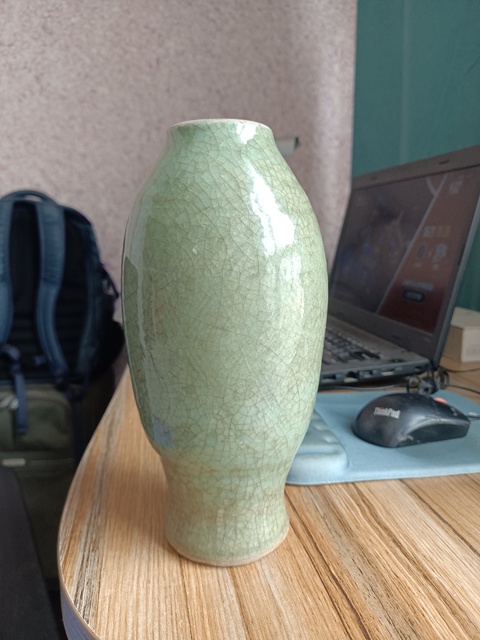 古玩陶瓷龍泉青瓷橄欖瓶拍賣(mài),當(dāng)前價(jià)格1800元