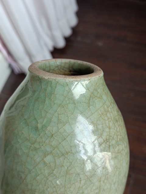 古玩陶瓷龍泉青瓷橄欖瓶拍賣(mài),當(dāng)前價(jià)格1800元